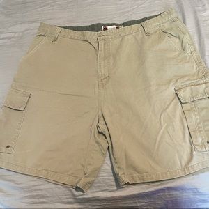 Men’s Coliseum Khaki Cargo Shorts 🩳